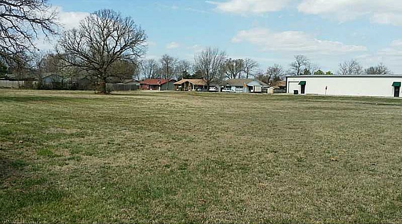 1st image of W Rolling Oaks Dr