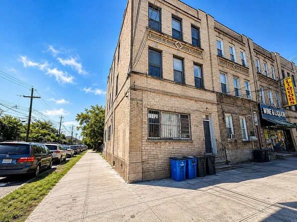 2238 Light St, Bronx, NY 10466