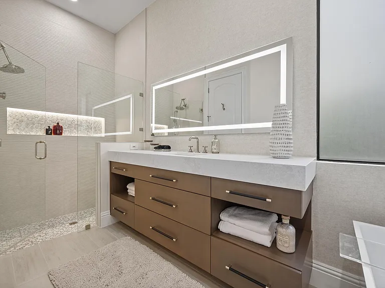 7474 NE Bay Cove Ct — Photo 67