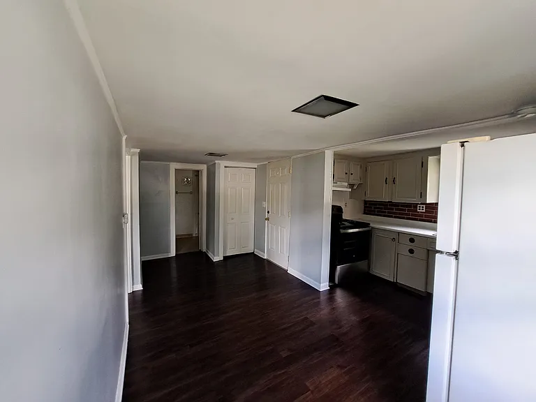 200 Park Ave #1 — Photo 5