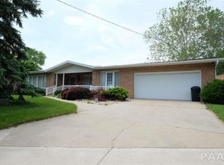 201 N 3rd St, Roanoke, IL