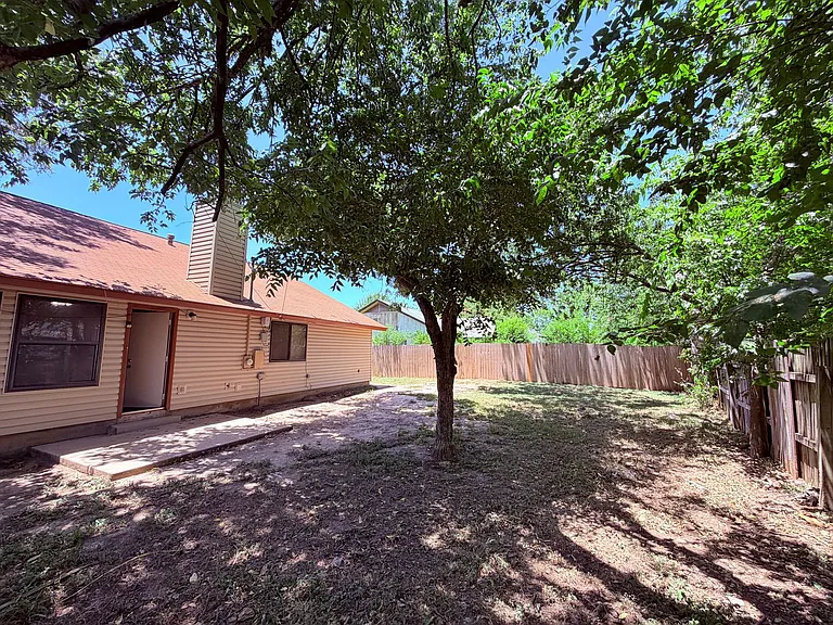 2013 James Pl — Photo 35