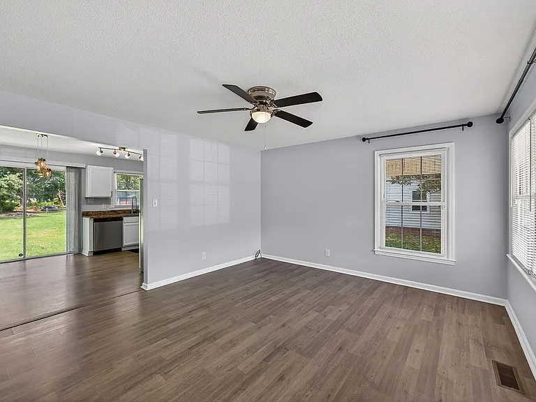 2527 Country Club Rd — Photo 4