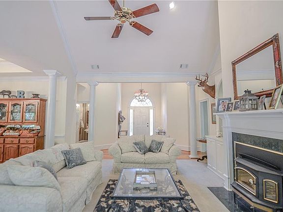 4th image of 40 Gardenia Ct