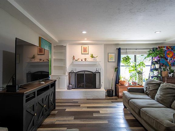 2nd image of 12621 Peppertree Pl