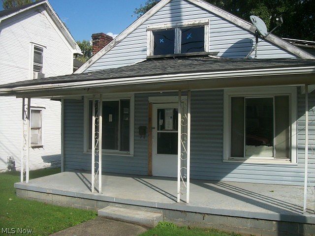 1st image of 2652 Commercial Ave