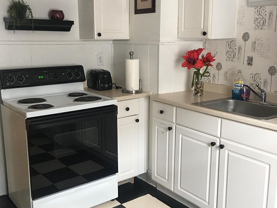Fully stocked kitchen. Just bring your groceries. Microwave, Keurig coffee maker and toaster for you!