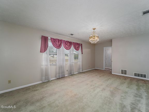 5th image of 1100 Winona Ave