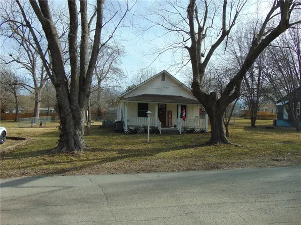 307 Pritchard St, Berryville, AR 72616