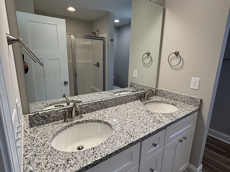 575 S Glover St — Photo 15