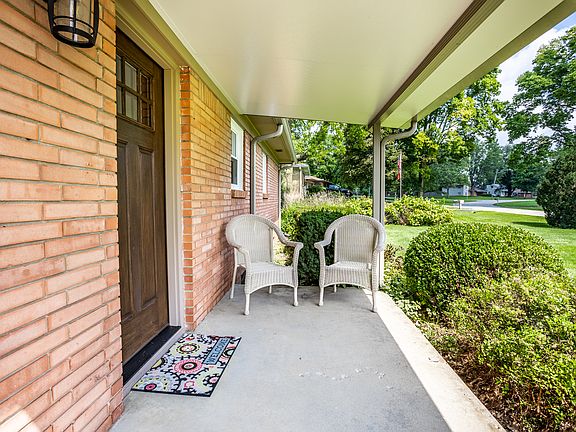 4th image of 11532 Newport Dr