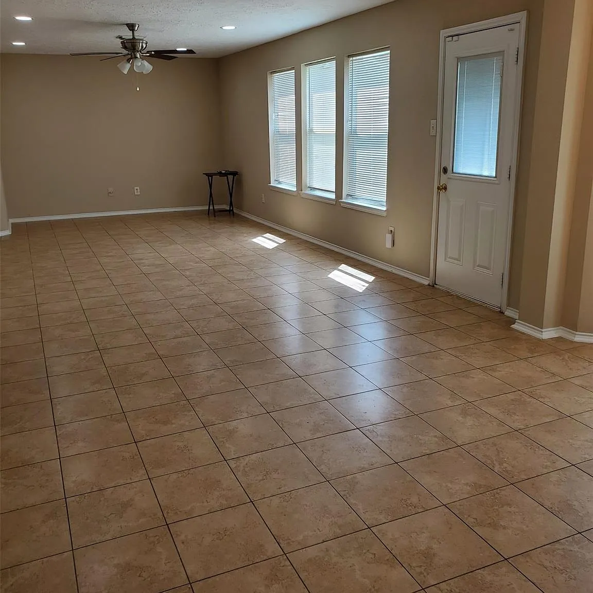 3 bed, 2.5 bath, $2,200 — Photo 2