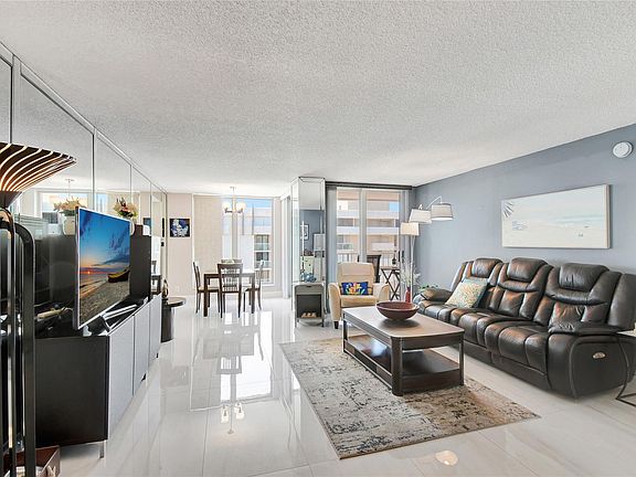 2nd image of 1010 S Ocean Boulevard #LPH15