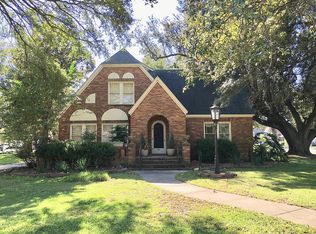 411 13th St, Nederland, TX 77627