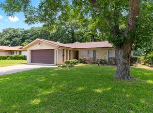 2102 Black Jack Dr, Irving, TX 75060