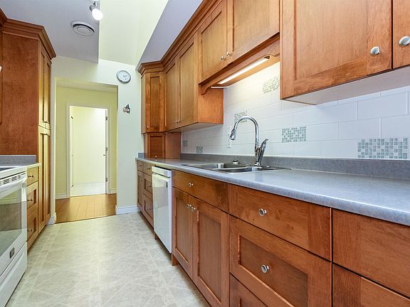 4th image of 9175 Edward St #401