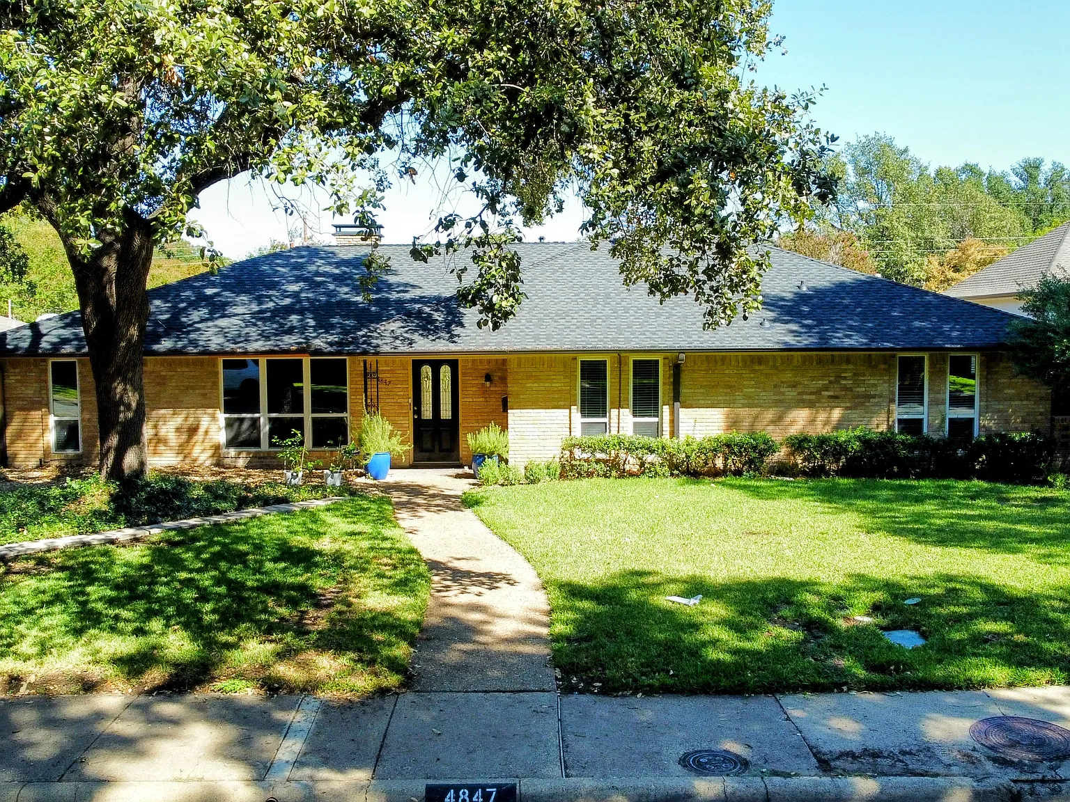 4 bed, 2.5 bath, 2291 sqft, $4,200 — Photo 1