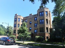4218 N Clark St