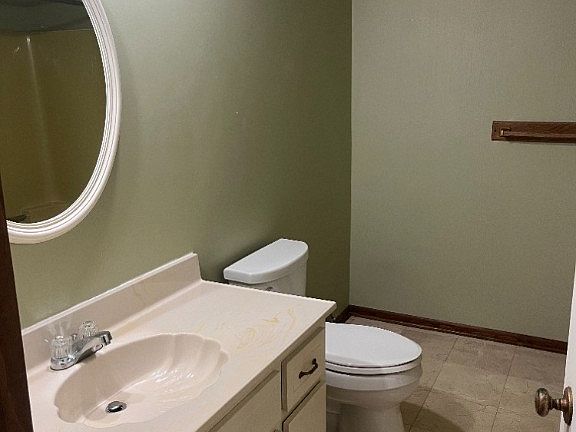 3rd image of 590 Woodmere Dr APT 8
