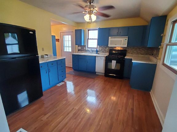 3rd image of 206 W Lincoln St