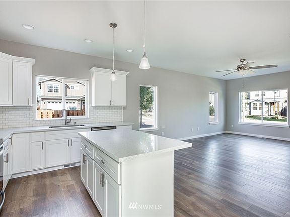 2nd image of 611 Trump Avenue