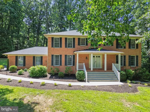 4036 Roop Rd, New Windsor, MD 21776