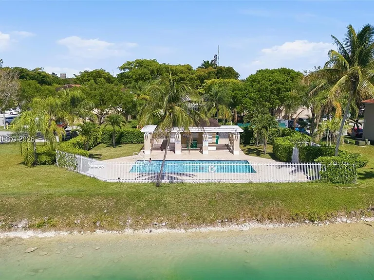 17530 SW 139th Ct — Photo 30