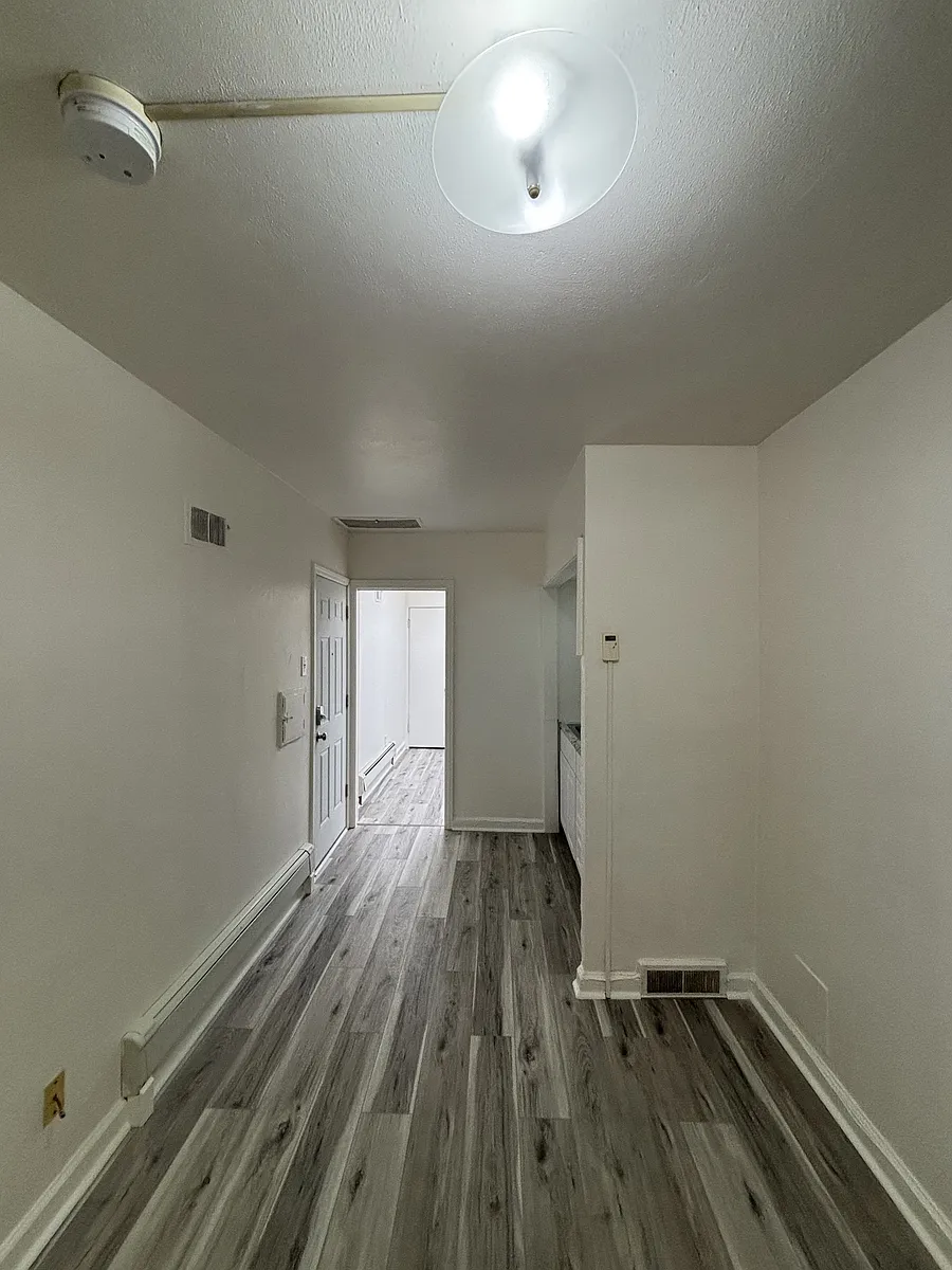 Building Photo - 211-M C Ave #A