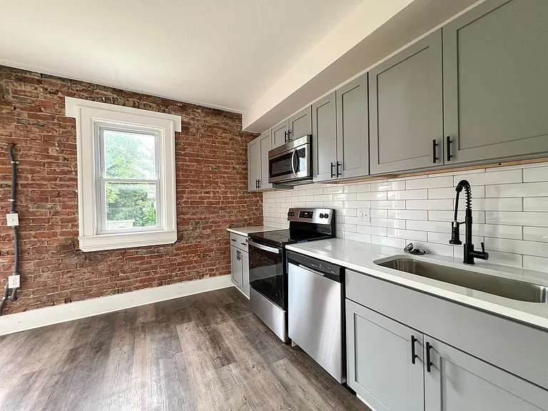 927 S Champion Ave #927 — Photo 1