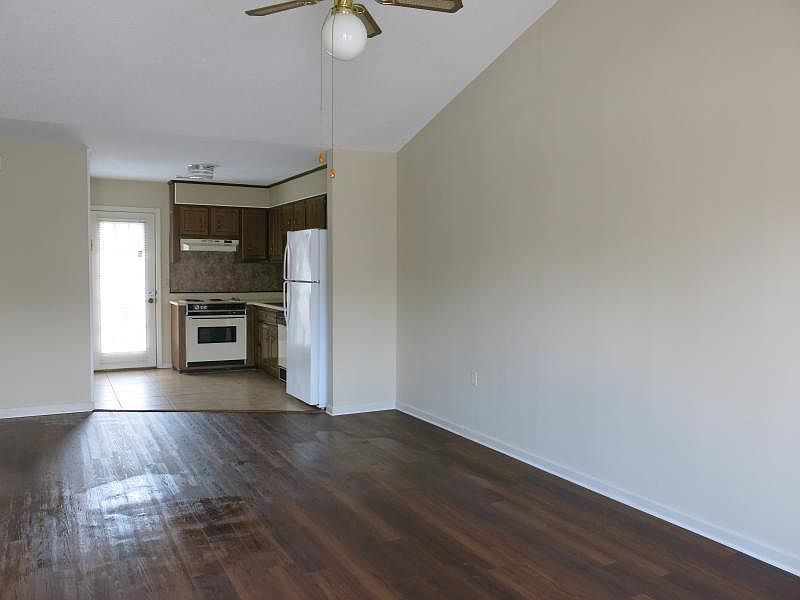 1st image of 140 Lanier Dr #150