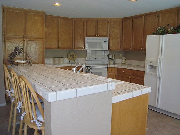breakfast island in kitchen
