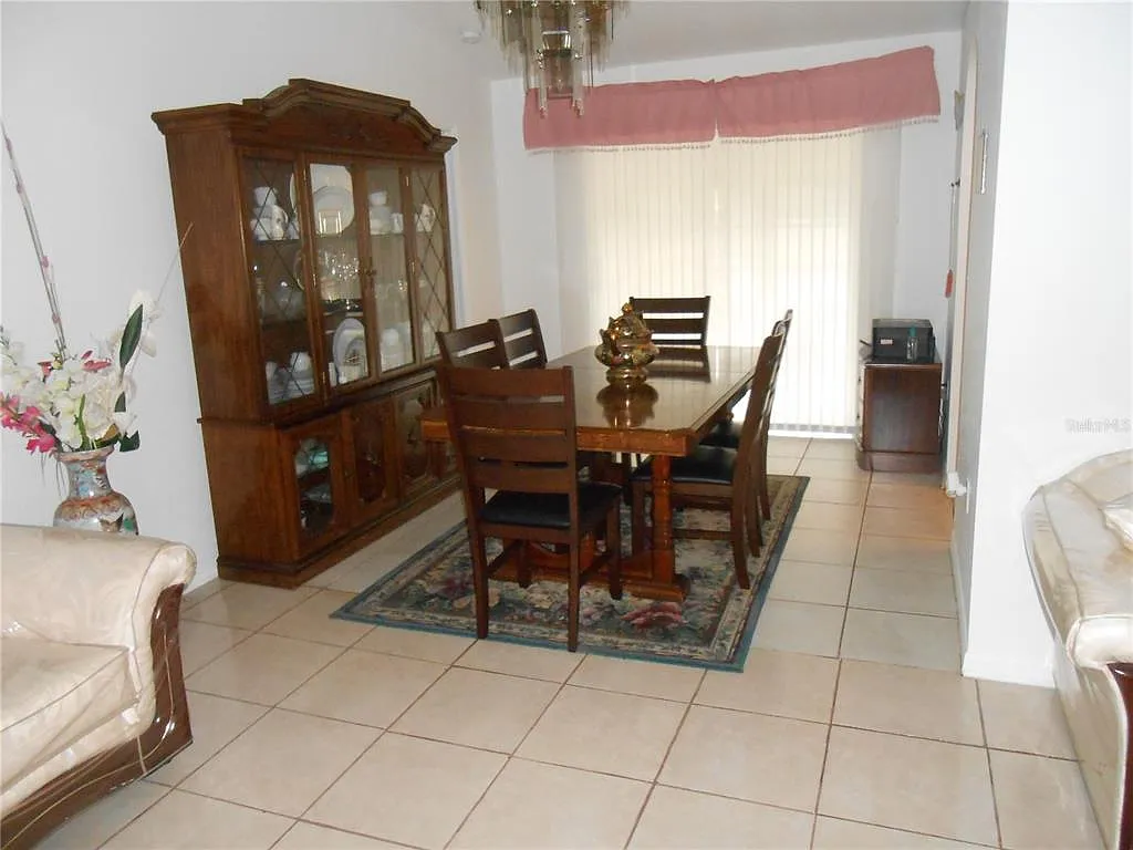 3 bed, 2.0 bath, 1879 sqft, $2,500 — Photo 4