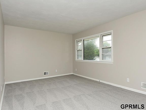 2nd image of 3717 Groves Rd