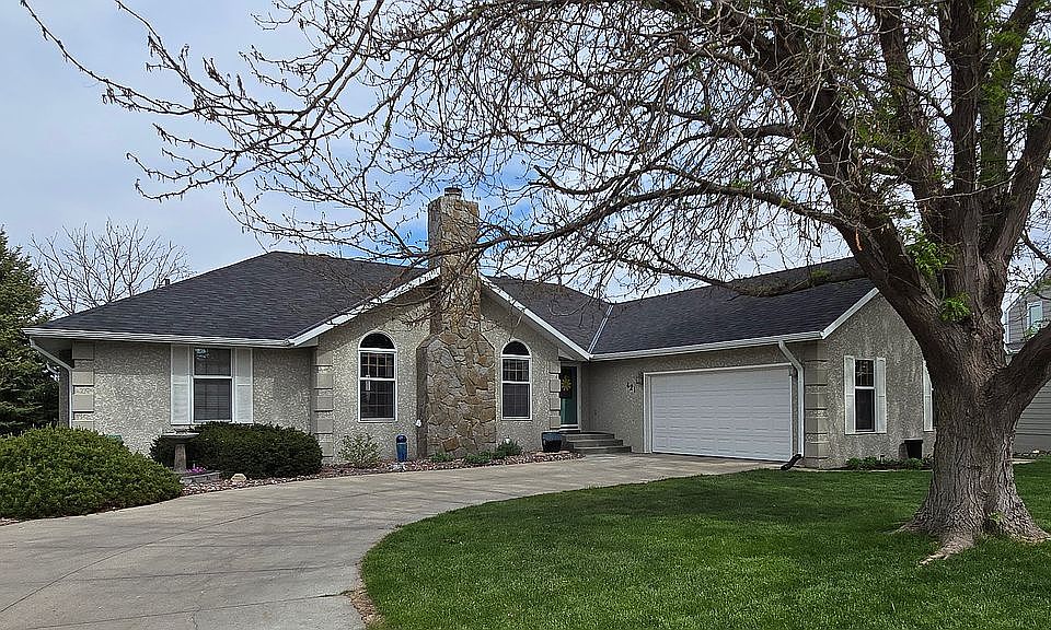 1st image of 421 Seminole Dr