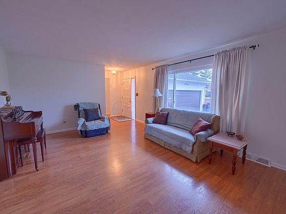 5th image of 1673 Riverbirch Dr