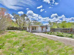 21 Archuleta Rd, Ranchos De Taos, NM 87557