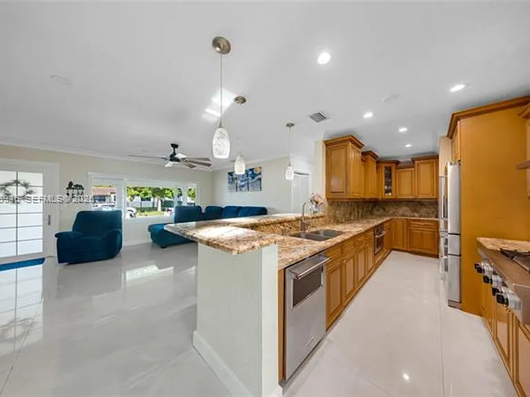 5862 W 2nd Ct #5862 — Photo 10