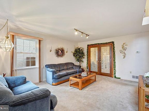 5th image of 14 Wellspring Dr
