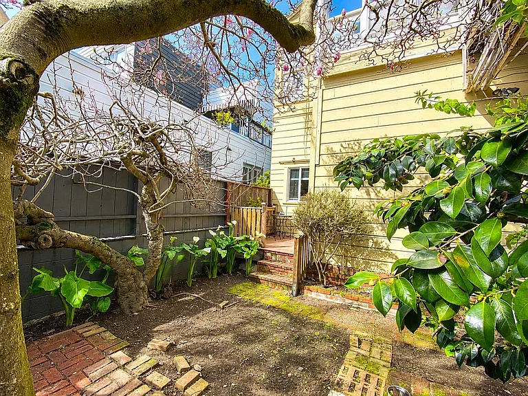 243 Waller St — Photo 6