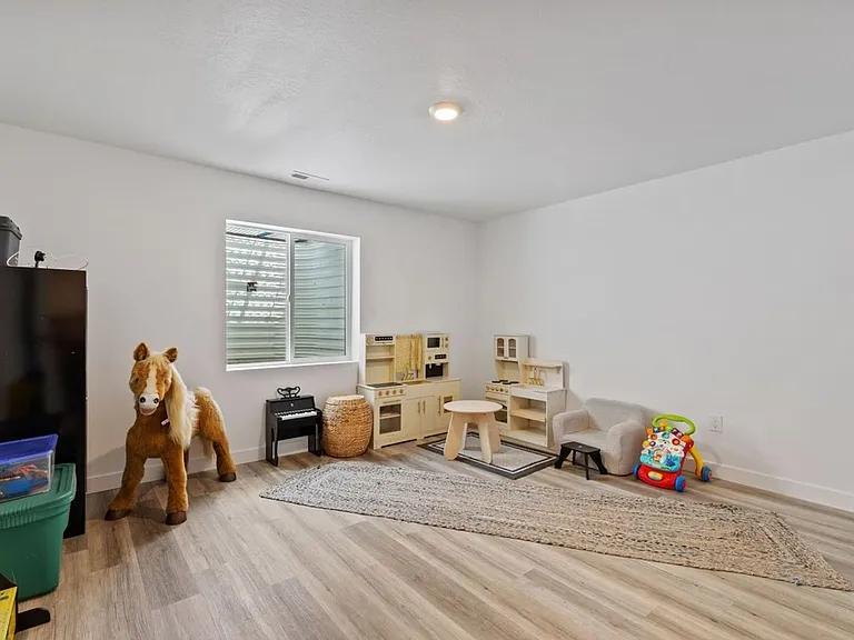 1323 S Raintree Ln — Photo 22