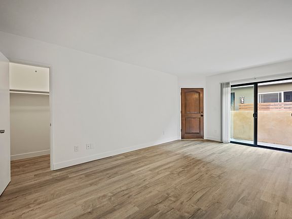 4th image of 1252 Granville Ave #4