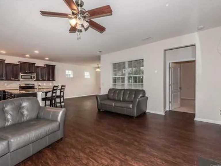 1525 Deer Meadows Dr — Photo 10