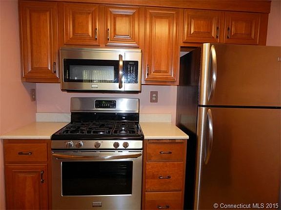 4th image of 12 Little Oak Ln