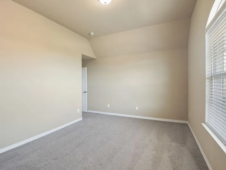 534 Windward Dr — Photo 18