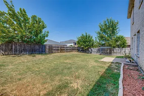 933 Medina Dr — Photo 24