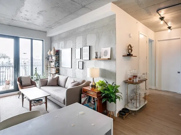 815 Flatbush Avenue image 1 of 18