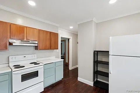 5th image of 718 N Chevrolet Ave #1