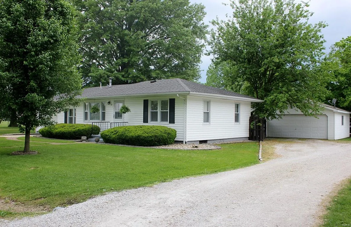 537 McDermaid St photo 1