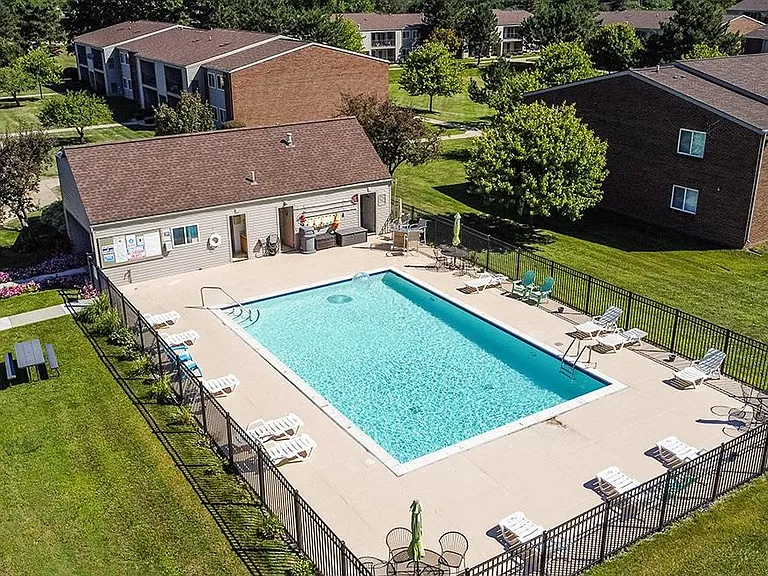 Sunnymede Apartments - Troy, MI — Photo 38