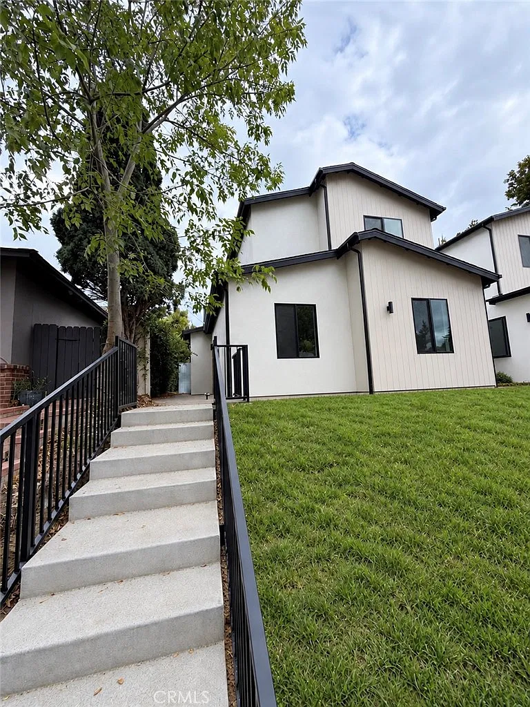 3 bed, 1350 sqft, $5,250 — Photo 1